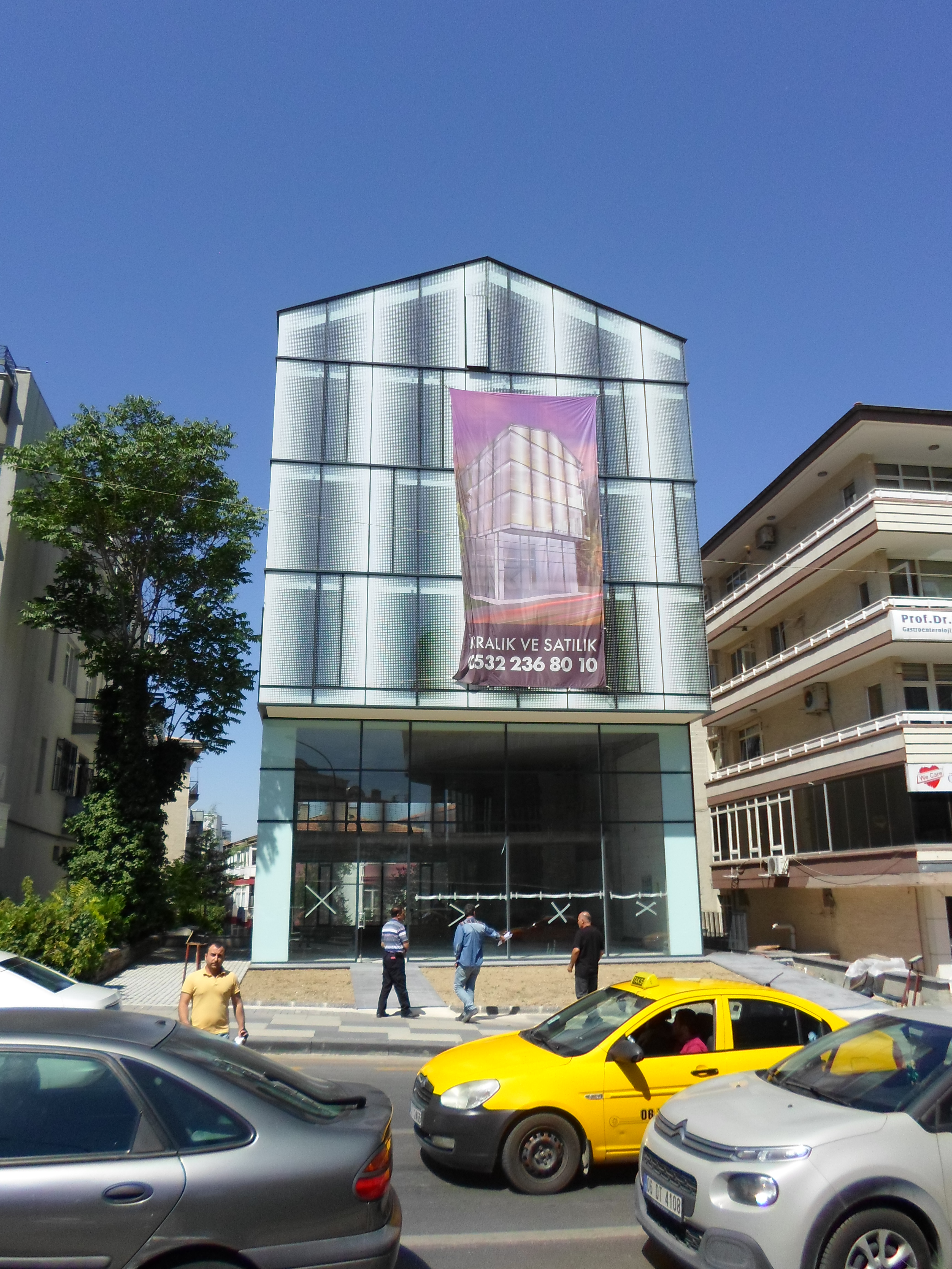 Cinnah Caddesi Ofis Binası